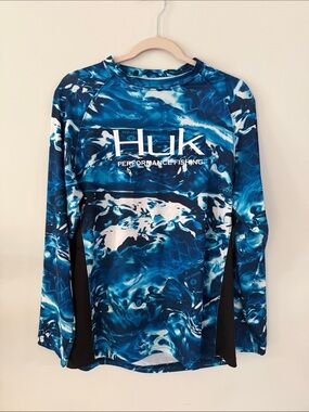 Huk Blue and White Performance Fishing Long Sleeve Top